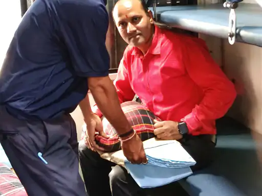 अमरकंटक एक्सप्रेस के स्लीपर यात्रियों को बड़ी राहत, अब किराए पर मिलेगा बेडरोल