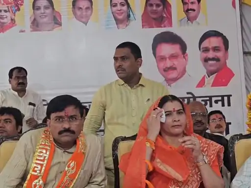 खंडवा में 8.43 करोड़ के विकास कार्यों का भूमिपूजन, मंच पर महापौर के स्वागत को लेकर दिखी भाजपा की गुटबाजी