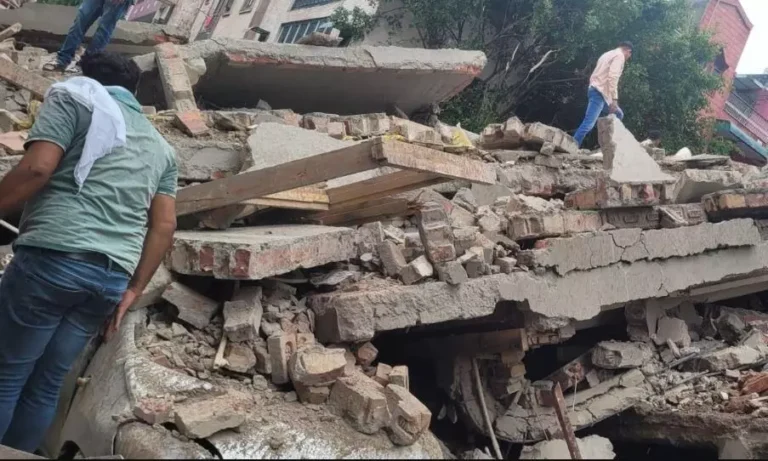 Delhi Building Collapse: पांच मंजिला मकान ढहा, मलबे में दबकर 1 की मौत, 2 घायल; कई लोगों के फंसे होने की आशंका