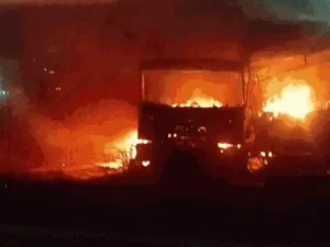 Rajasthan में भीषण सड़क हादसा: बस-ट्रेलर की टक्कर के बाद लगी आग, 8 लोगों की मौत, 6 जिंदा जले