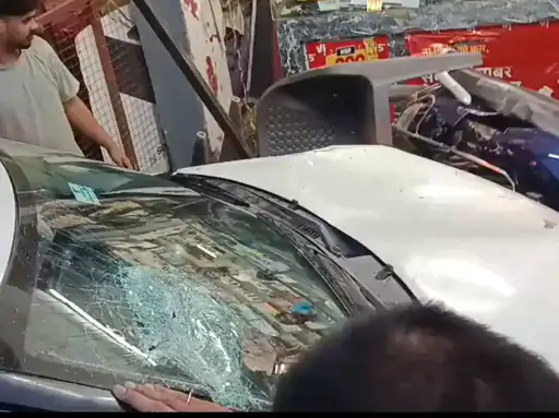 जबलपुर में तेज रफ्तार कार का कहर: 15 माह की बच्ची समेत 6 लोग घायल, चालक हिरासत में