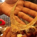 Gold Price Today: सोना ₹824 सस्ता, चांदी में मामूली तेजी; जानें आज के ताजा भाव