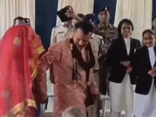 बस्तर: रेप केस दर्ज कराने वाली युवती ने आरोपी से जेल में रचाई शादी, कोर्ट की अनुमति से लिए सात फेरे