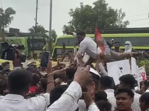 नकटी बुलडोजर कार्रवाई के विरोध में कांग्रेस की 14 किमी पदयात्रा, राज्यपाल से मुलाकात नहीं होने पर आंदोलन की चेतावनी