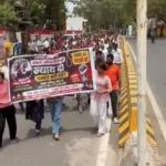 इंदौर पोस्टल असिस्टेंट हत्याकांड: आरोपी पति की गिरफ्तारी नहीं होने पर थाने का घेराव, न्याय की मांग तेज