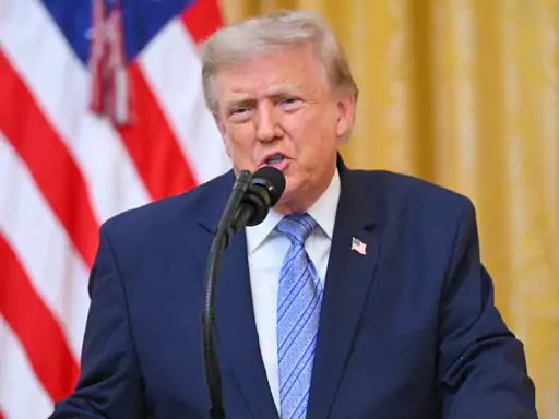 Iran पर बड़े हमले की तैयारी में America? Trump बोले- फैसला अभी बाकी