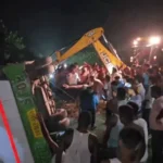 बारातियों से भरी बस पलटी, एक की मौत, पांच गंभीर घायल