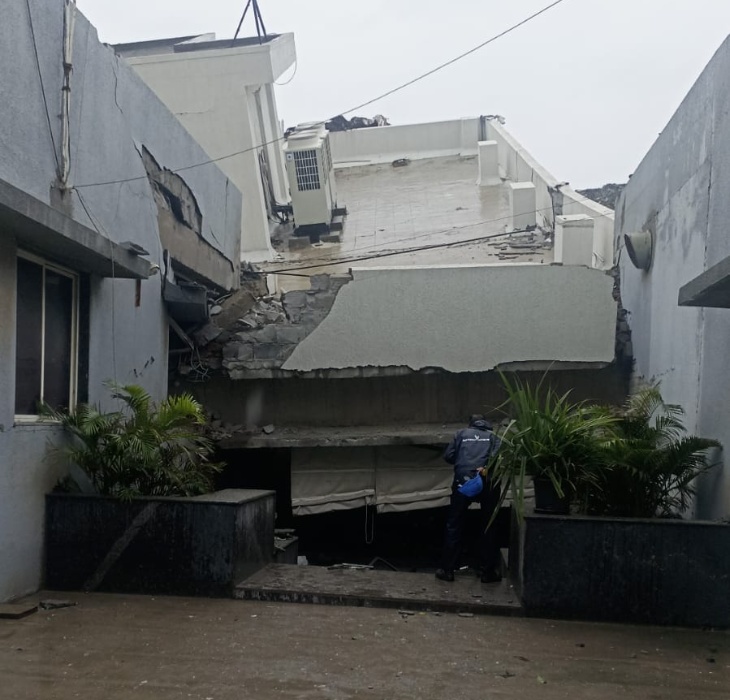 Heavy Rain Alert: Pune-Delhi में इमारतें ढहीं, 16 लोग मलबे में दबे; Khandala में Landslide, Surat Flood से हजारों प्रभावित