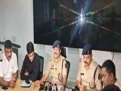 रायपुर में पुलिस की बड़ी कार्रवाई, 24 घंटे में 29 लाख रुपये का गांजा जब्त, 2 महिलाओं समेत 8 तस्कर गिरफ्तार