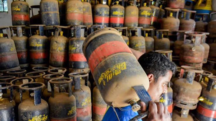 10kg Gas Cylinder: अब भारी सिलेंडर से मिलेगी राहत, जानें नया LPG Cylinder कब होगा उपलब्ध