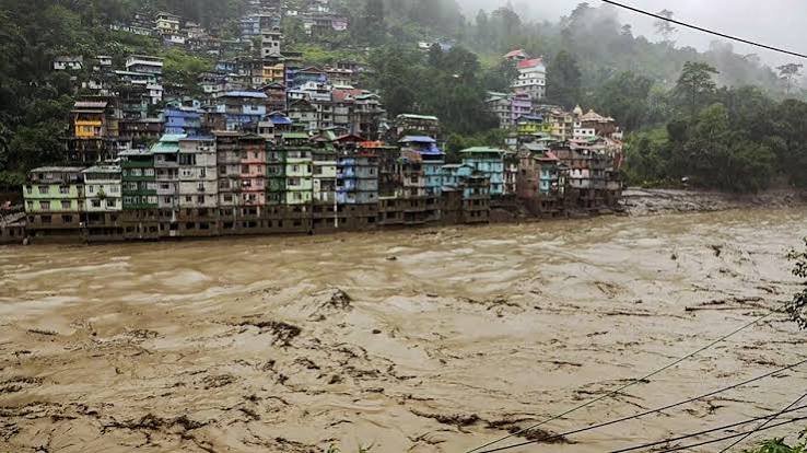 Sikkim Rain 10 लोगों की मौत के बाद तेज हुआ Rescue Operation, PM Modi ने CM Tamang से की बात