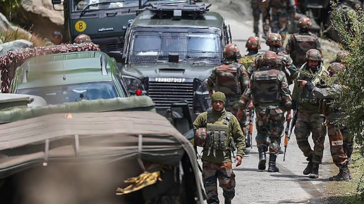 Kashmir Terror Attack: Anantnag में आतंकियों ने Police Team को बनाया निशाना