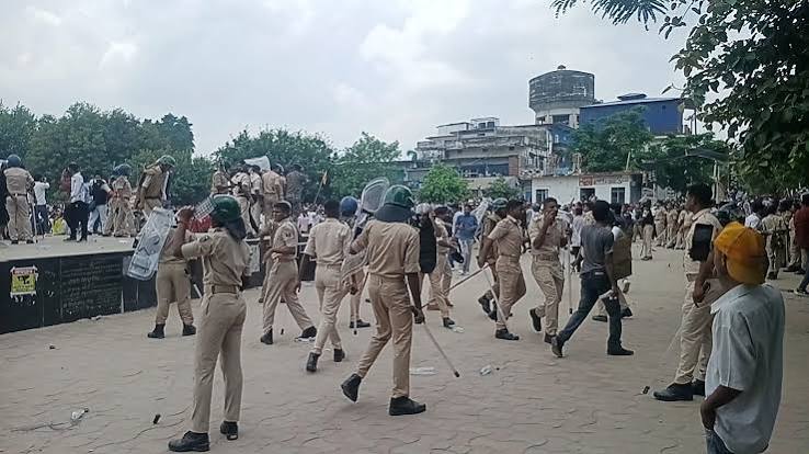 Siwan Student Protest Update: SP घायल, 30 पुलिसकर्मी जख्मी; Firing के आरोपों से बढ़ा तनाव