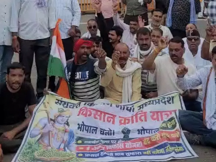 भोपाल में किसानों काप्रदर्शनदूसरे दिन भी जारी, CM हाउस कूच की तैयारी; स्कूलों की छुट्टी, कई रास्ते बंद