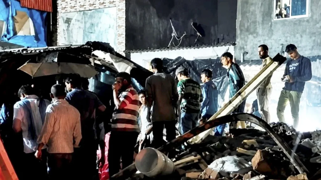 Mumbai Chawl Collapse: मुंबई में तीन मंजिला चॉल ढही, छह लोगों की मौत; राहत-बचाव कार्य पर BMC क्या बोली?