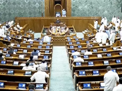 Parliament में विपक्ष का हंगामा, सदन की कार्यवाही दोपहर 12 बजे तक स्थगित