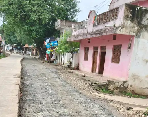 खंडवा में सीसी रोड निर्माण पर सवाल, ग्रामीणों ने घटिया सामग्री इस्तेमाल करने का लगाया आरोप