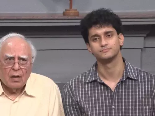 कॉकरोच जनता पार्टी की 5 अगस्त से दो दिवसीय रणनीति बैठक, देशभर में निकाला जाएगा ‘लिसनिंग टूर’