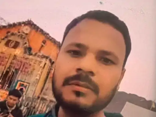 नाबालिग छात्रा को अश्लील मैसेज और शादी का दबाव, पीटी टीचर पर भाई को छात्रों से पिटवाने का आरोप