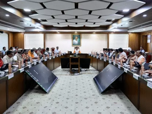 MP कैबिनेट का बड़ा फैसला: लाड़ली बहना और लाड़ली लक्ष्मी योजना 5 साल और जारी, नर्मदा मिशन को भी मंजूरी