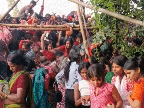 Lakhisarai में मंदिर के बाहर भगदड़, 7 महिलाओं की मौत