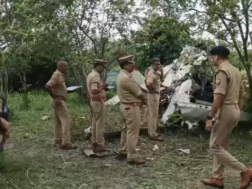 Kanpur Plane Crash: अचानक नीचे गिरा Training Plane, दो पायलटों की मौत