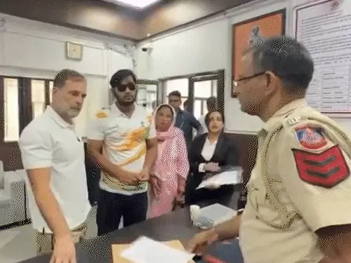 Pellet Gun Case: राहुल गांधी का धरना रंग लाया, पुलिस ने दर्ज की FIR