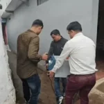 सोशल मीडिया पर बंदूक की फोटो, घर पहुंची पुलिस तो मिला 1 करोड़ कैश; नोट गिनने मशीन मंगानी पड़ी