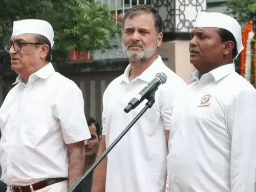 सोनिया गांधी पर वंदे मातरम् रोकने की कोशिश का आरोप, कांग्रेस बोली- खड़गे के लिए कुर्सी मांग रही थीं