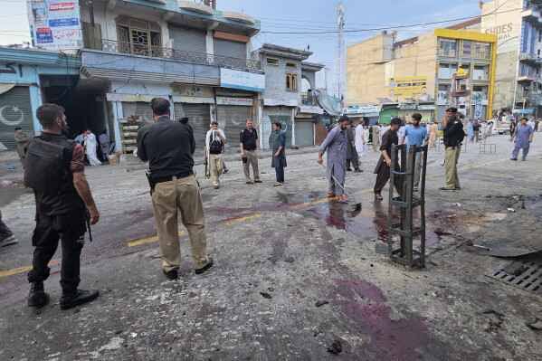 Pakistan Terror Attack: स्वात में Suicide Blast से मचा हड़कंप, 14 लोगों की मौत