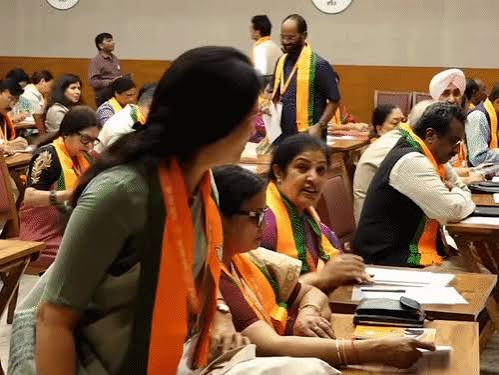 Nitin Nabin की नई BJP Team की पहली Meeting, Vande Mataram के सभी 6 अंतरे