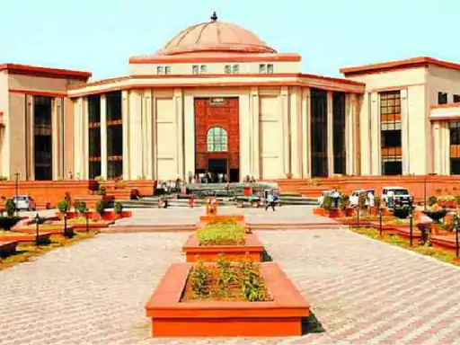 छत्तीसगढ़ हाईकोर्ट में फायर फाइटर्स की छंटनी का आरोप, कर्मचारियों ने रोजगार और श्रम नियमों पर उठाए सवाल
