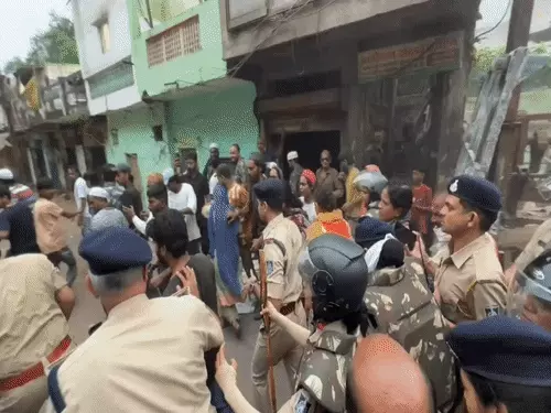 इंदौर के साउथ तोड़ा में निगम की रिमूवल कार्रवाई के दौरान हंगामा, एडिशनल DCP को युवक ने दिया धक्का