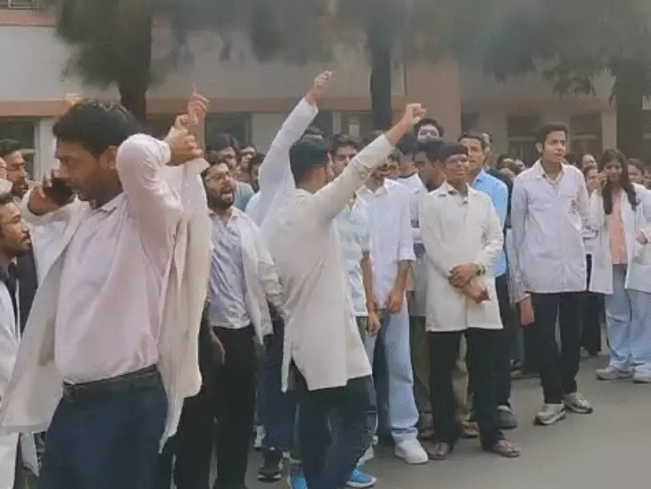 भोपाल में इंटर्न डॉक्टरों का आंदोलन खत्म, स्टाइपेंड 50% बढ़कर ₹21,500