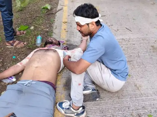 खंडवा-भोपाल हाईवे पर पेड़ से टकराई कार, कांग्रेस नेता के पोते की मौत