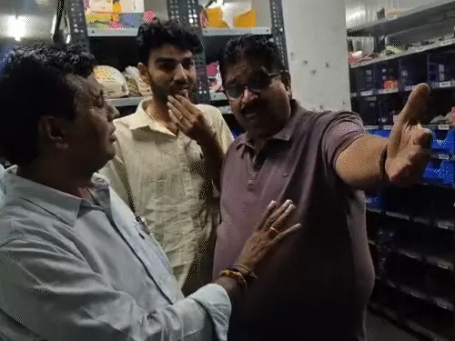 जयपुर में Zepto और Blinkit के डार्क स्टोर पर छापा, खराब और एक्सपायरी फूड प्रोडक्ट नष्ट