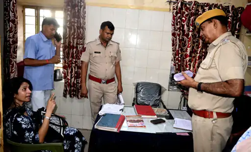 IPS अधिकारी भानुप्रताप सिंह और पत्नी का विवाद थाने पहुंचा, बेटी को लेकर खींचतान का आरोप