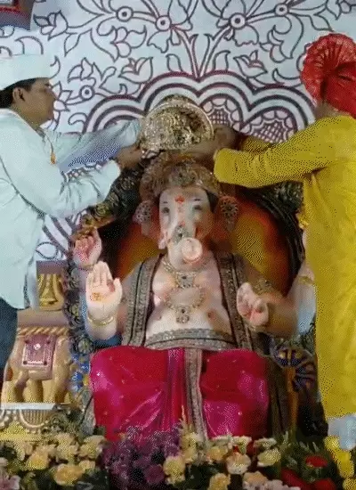 पटना में गणेश चतुर्थी की धूम, मीनाक्षी मंदिर की तर्ज पर सजा पंडाल; गणपति को पहनाया 55 लाख का मुकुट