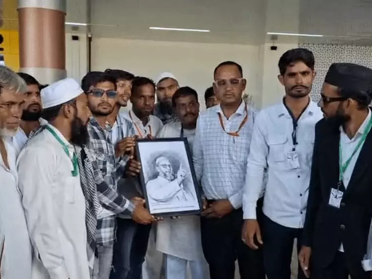 भोपाल पहुंचे असदुद्दीन ओवैसी, UCC के विरोध में जनसभा को करेंगे संबोधित; बोले- विविधता खत्म करने की कोशिश