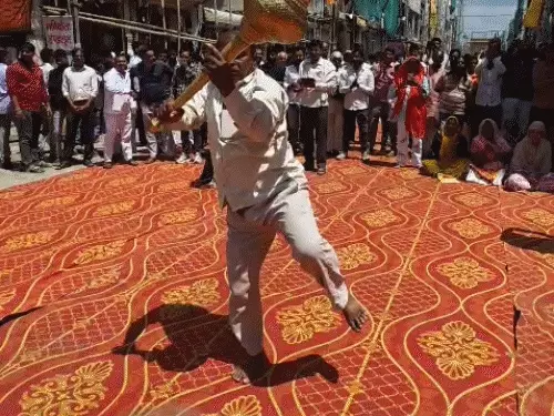 उज्जैन में खड़े हनुमान मंदिर के समर्थन में शक्ति प्रदर्शन, 5 हजार से ज्यादा लोग जुटे; संतों ने कहा- प्रतिमा हटाई तो 50 हजार भक्त आएंगे