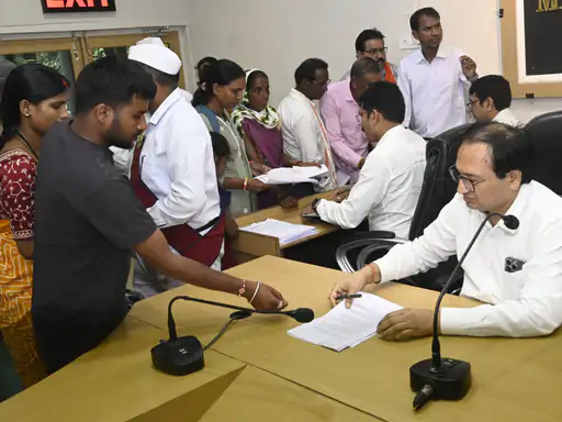 बिलासपुर कलेक्टर जनदर्शन में रोजगार और मुआवजे की मांग, फ्लाई ऐश से 8 एकड़ खेत बर्बाद होने की शिकायत