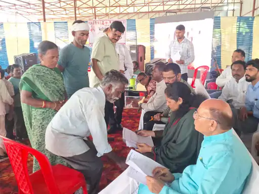 सागर में जन विश्वास शिविर के दौरान कार्रवाई: धारणाधिकार योजना में लापरवाही पर पटवारी निलंबित, अस्पताल में OT 15 दिन में शुरू करने के निर्देश