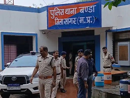 सागर में जहरीली शराबकांड के बाद बड़ा पुलिस एक्शन, बंडा थाना और गूगरा चौकी के 40 पुलिसकर्मी लाइन हाजिर