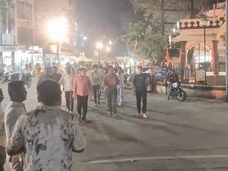 इंदौर में शिवाजी महाराज की प्रतिमा के ढांचे पर विवाद, नगर निगम की कार्रवाई के बाद थाने पहुंचे रहवासी और हिंदू संगठन