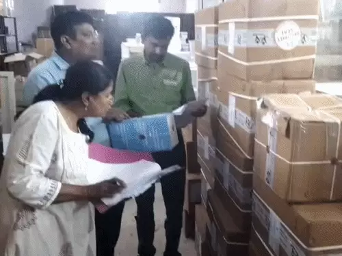 इंदौर में औषधि विभाग की बड़ी कार्रवाई, गोदाम से 40 लाख की 9,360 गर्भपात किट जब्त