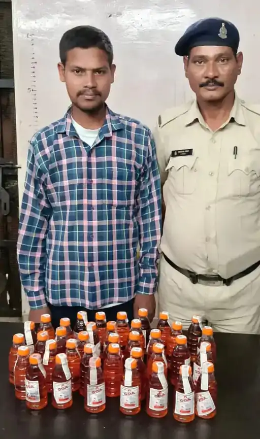 रायपुर में अवैध शराब के खिलाफ कार्रवाई, 37 पौवा गोवा स्पेशल व्हिस्की जब्त; युवक गिरफ्तार