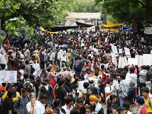 Jantar Mantar FIR Case: प्रदर्शनकारियों को SC से राहत, CJP ने Delhi March टाला
