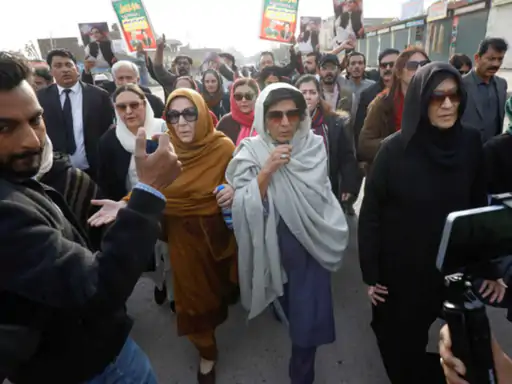 Imran Khan Sister Arrest: लाहौर में अलीमा खान गिरफ्तार, 27 सितंबर के Protest से पहले बड़ी कार्रवाई