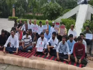 Kalpana Mishra Case: CBI जांच की मांग, भोपाल में गांधी प्रतिमा के सामने धरना