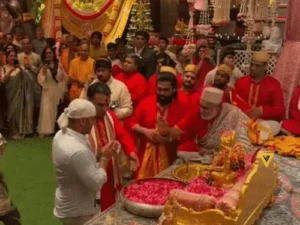 Salman Khan ने एंटीलिया में लिया बप्पा का आशीर्वाद